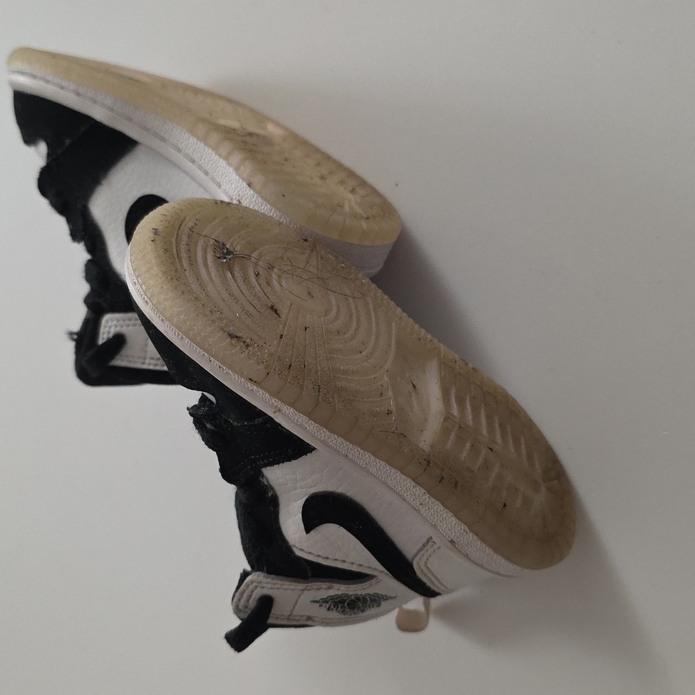 Jordan 1 Mid SE Toddler Black and White Sneakers - Picture 7 of 7